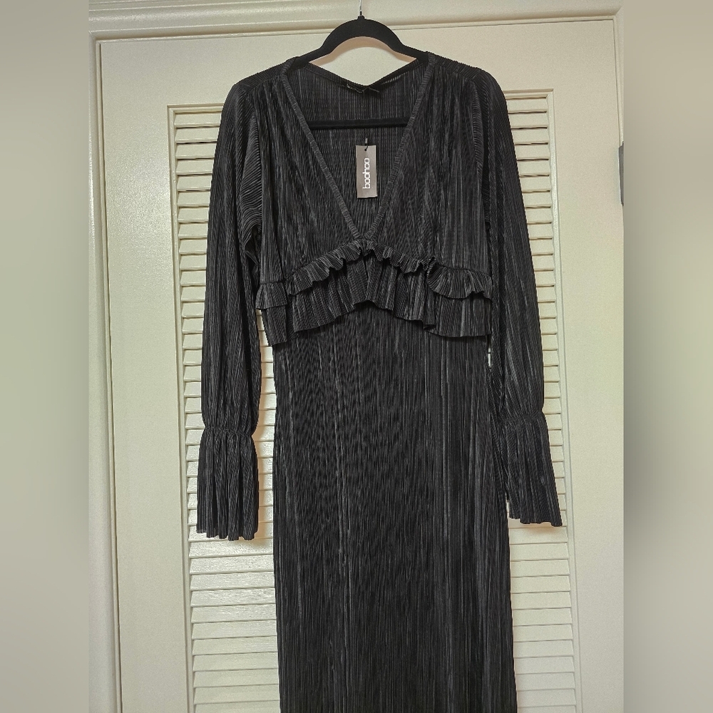 Boohoo - (NWT) Plisse Long-Sleeve Ruffle Detail Maxi Dress